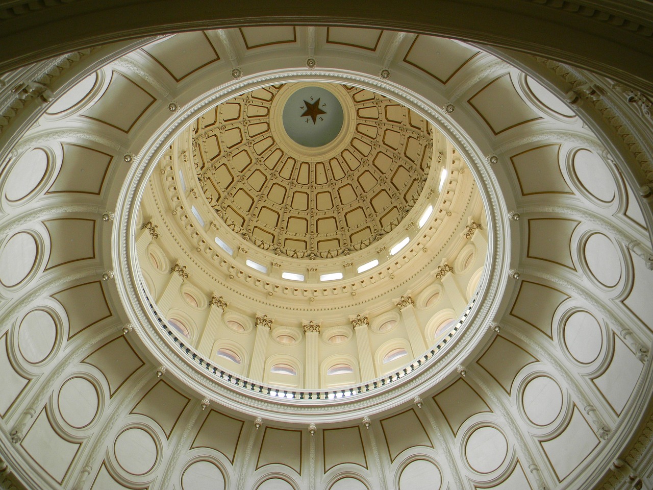 dome-438452_1280 interior dome, WI state capitol building